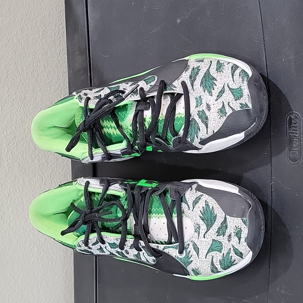 Nike 8.5 Sneakers